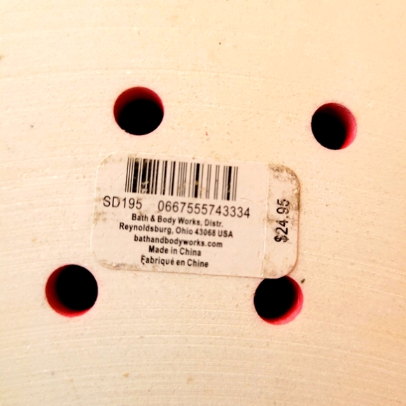 Bath and Body Works Polar Bear Design Soap Holder - Picture 6 of 6